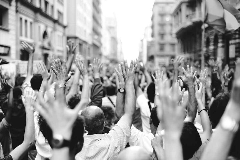 La conduzione democratica: debole ma forte?